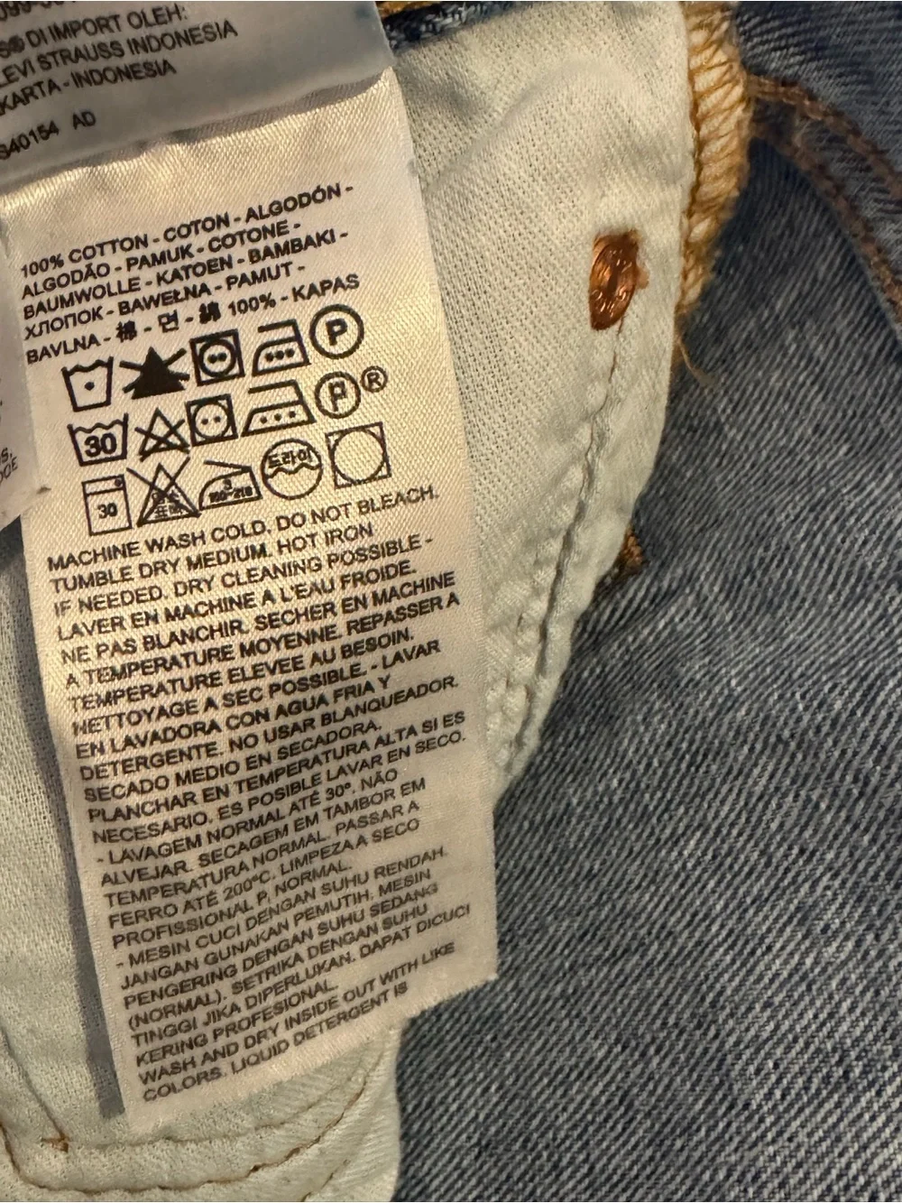 Vintage 90’s Levi's 501 button fly Men's Dark Blue Jean  rear single R tag
